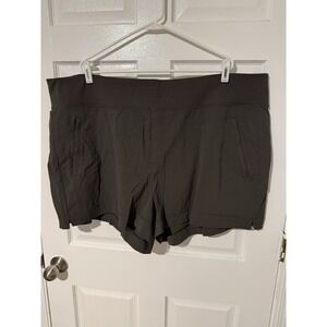 Athleta Trekkie North Short Women's Size 26 Green New Without Tags!